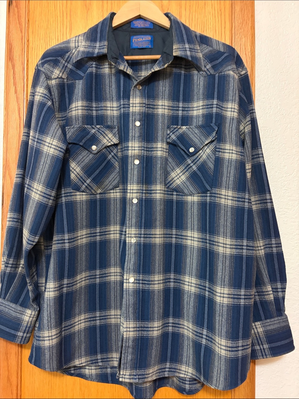 Pendleton 100% Virgin Wool Blue  Plaid Pearl Snap Shirt Men’s L Western Vintage